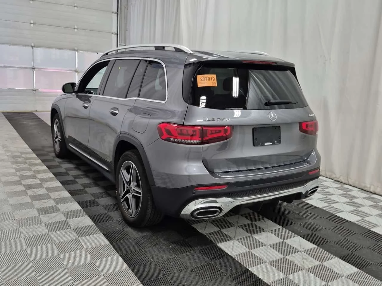 Mercedes-Benz GLB 250 * KEYLESS* ACTIVE PARK ASSIST* ПОДГРЕВ* , снимка 5 - Автомобили и джипове - 56169196