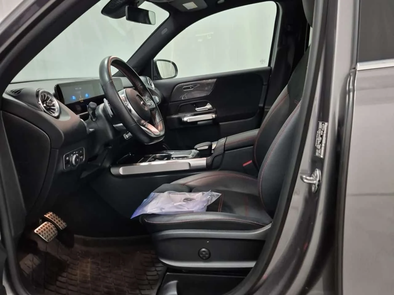 Mercedes-Benz GLB 250 * KEYLESS* ACTIVE PARK ASSIST* ПОДГРЕВ* , снимка 6 - Автомобили и джипове - 56169196