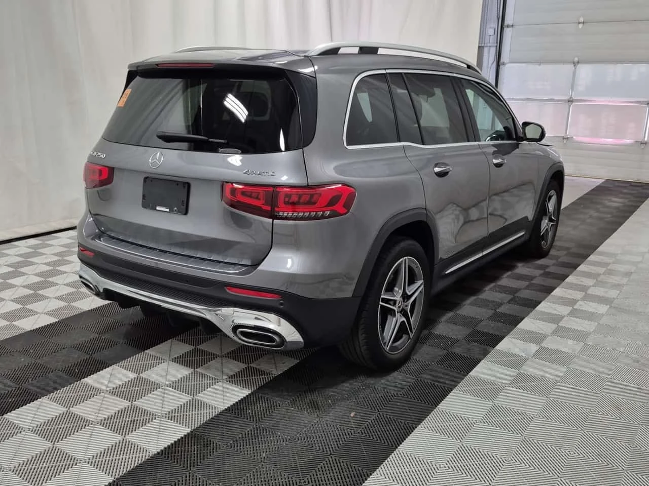 Mercedes-Benz GLB 250 * KEYLESS* ACTIVE PARK ASSIST* ПОДГРЕВ* , снимка 3 - Автомобили и джипове - 56169196