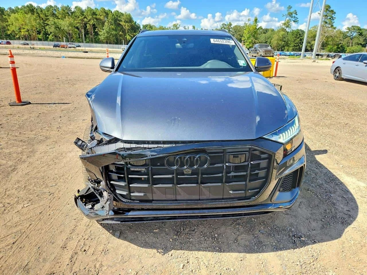 Audi Q8 S-Line Premium Plus * CARFAX * АВТОКРЕДИТ, снимка 5 - Автомобили и джипове - 56310017