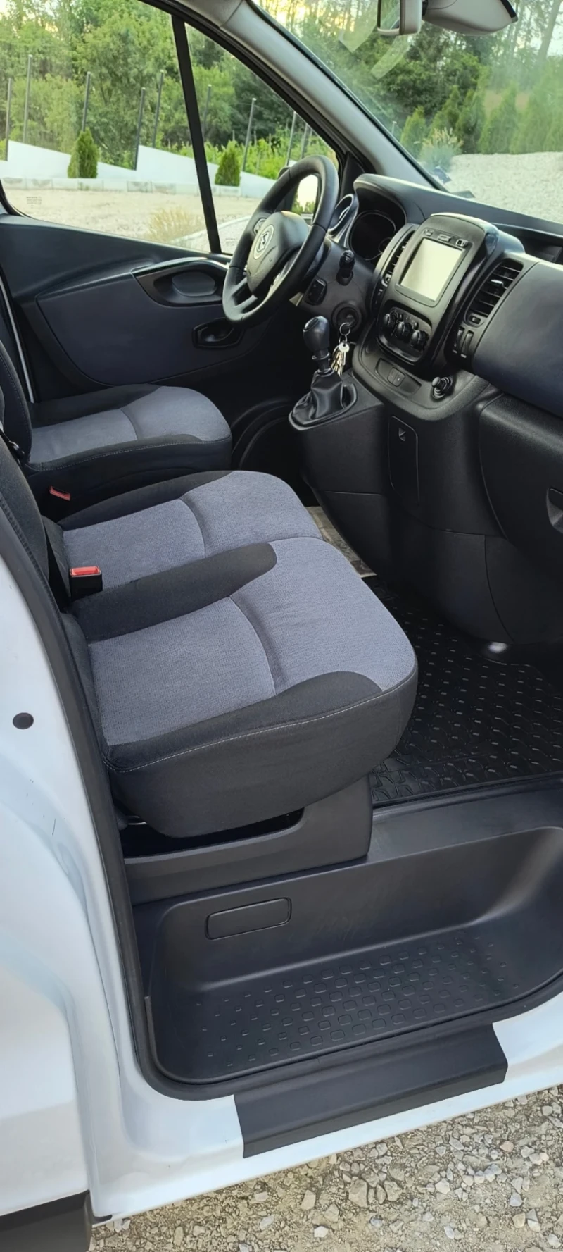 Opel Vivaro Euro 6, снимка 8 - Бусове и автобуси - 50676819