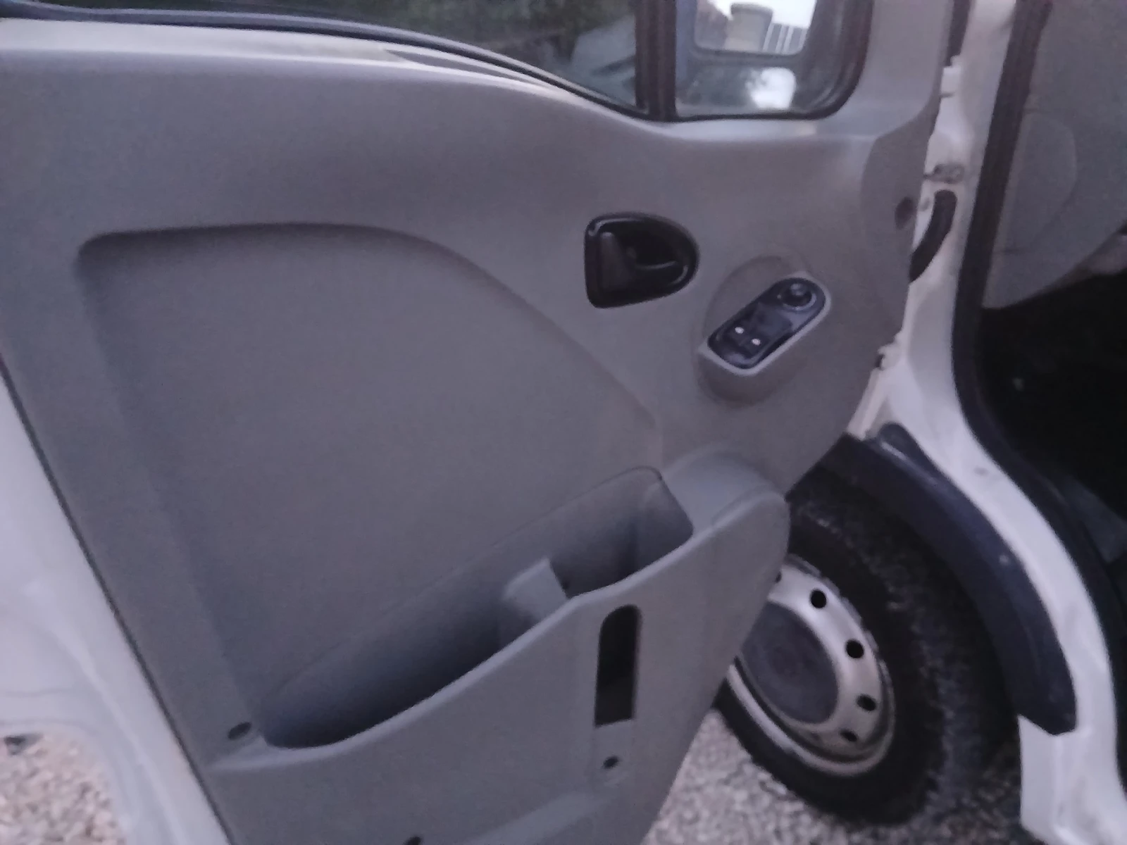 Renault Master 2.5dci-klimatik, снимка 6 - Бусове и автобуси - 55904339
