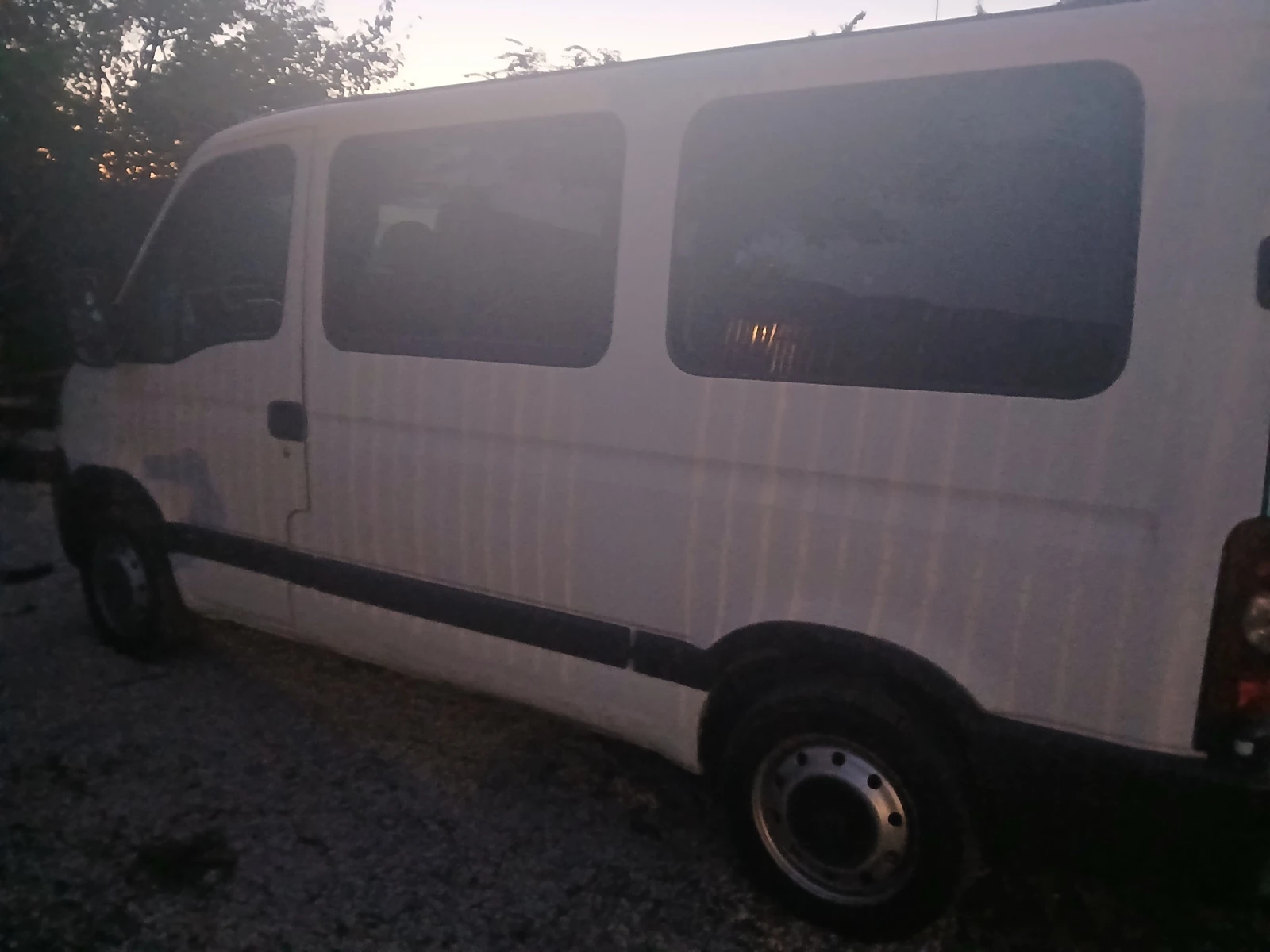 Renault Master 2.5dci-klimatik, снимка 3 - Бусове и автобуси - 55904339