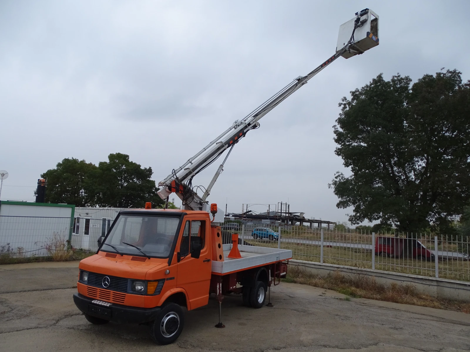 Автовишка Mercedes-Benz 410D, снимка 1