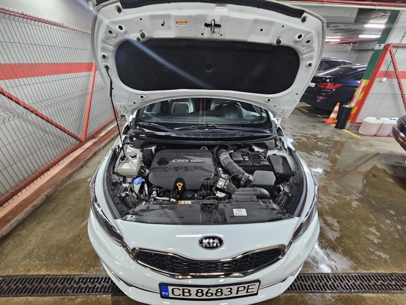 Kia Ceed 1.6 CRDI GT Line 6ck., снимка 9 - Автомобили и джипове - 48013733