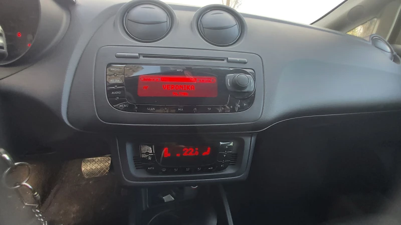 Seat Ibiza спорт, снимка 9 - Автомобили и джипове - 48627812