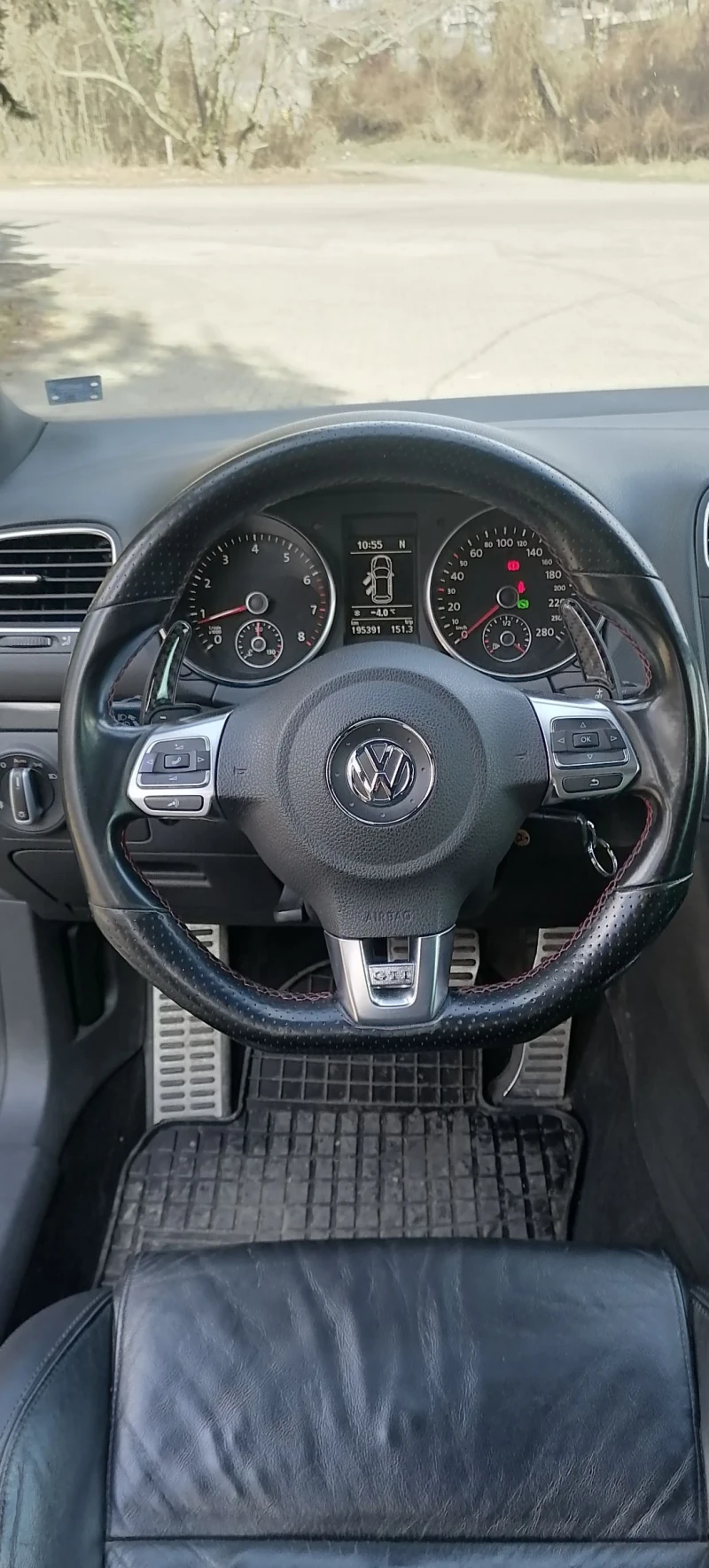 VW Golf 2.0 тси GTI, снимка 8 - Автомобили и джипове - 52947161
