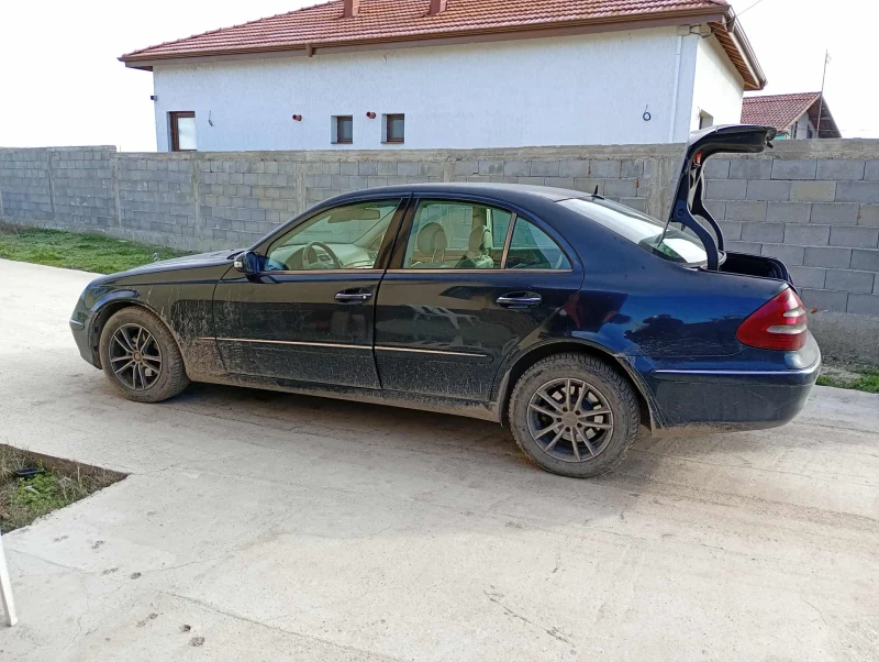 Mercedes-Benz E 270, снимка 3 - Автомобили и джипове - 53026054