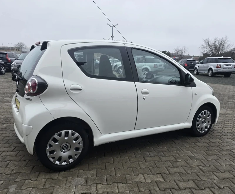 Toyota Aygo 1.0i АВТОМАТИК , снимка 4 - Автомобили и джипове - 53192618