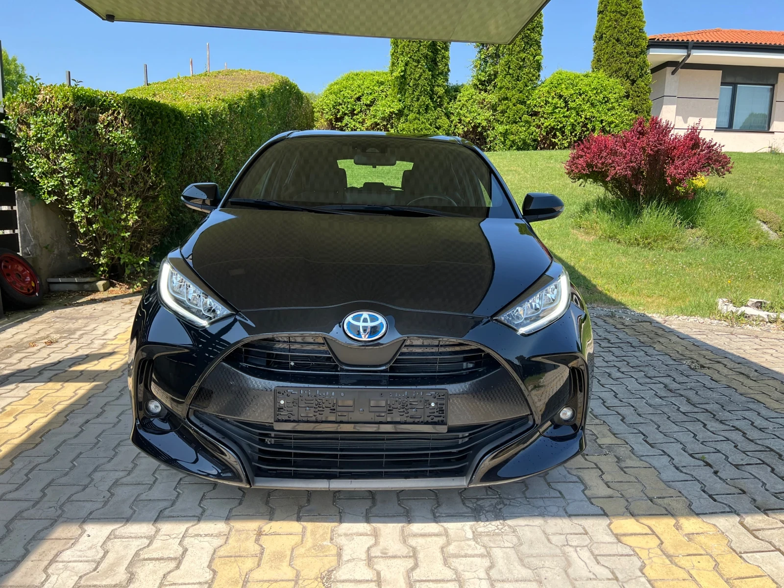 Toyota Yaris 1.5Hybrid  - изображение 2