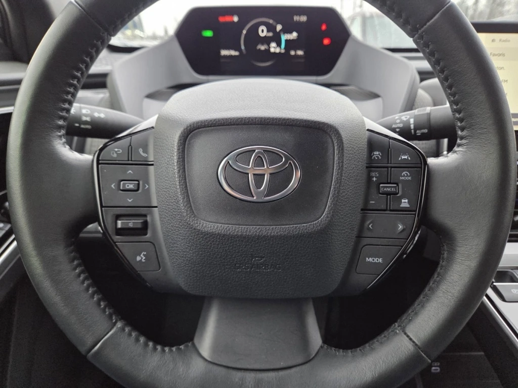 Toyota bZ4X Keyless* Bluetooth* Камера* Подгрев* CARFAX - изображение 10