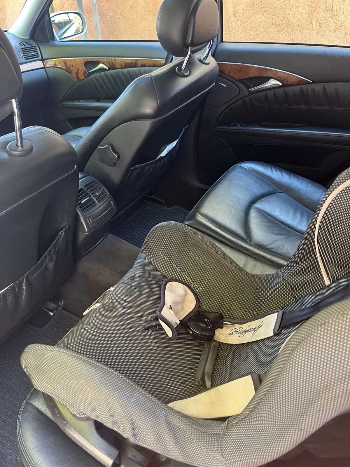 Mercedes-Benz E 320, снимка 5 - Автомобили и джипове - 54555076