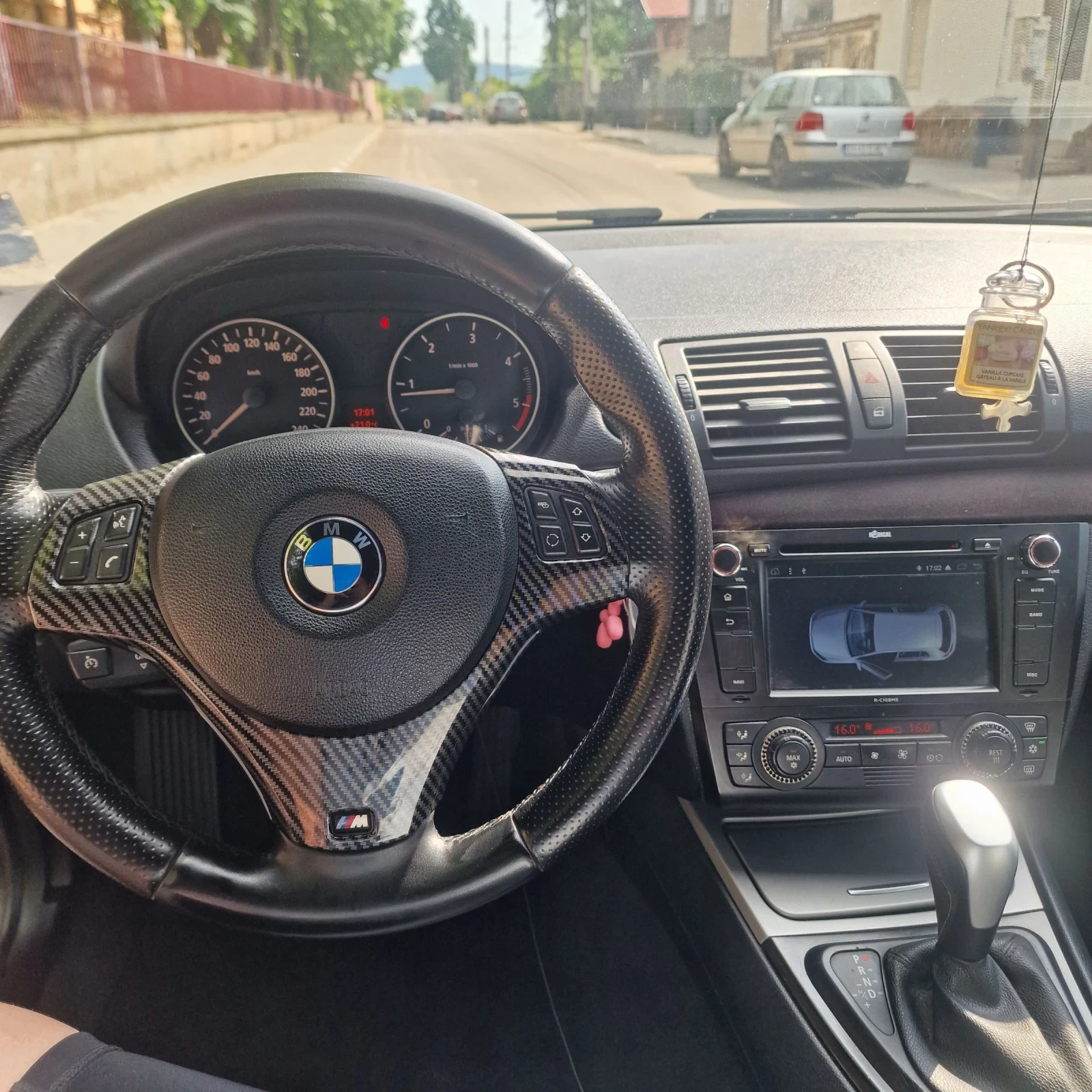 BMW 120 BMW 120d (163 к.с.) / Автомат / Кожа /Бартери, снимка 5 - Автомобили и джипове - 54742541
