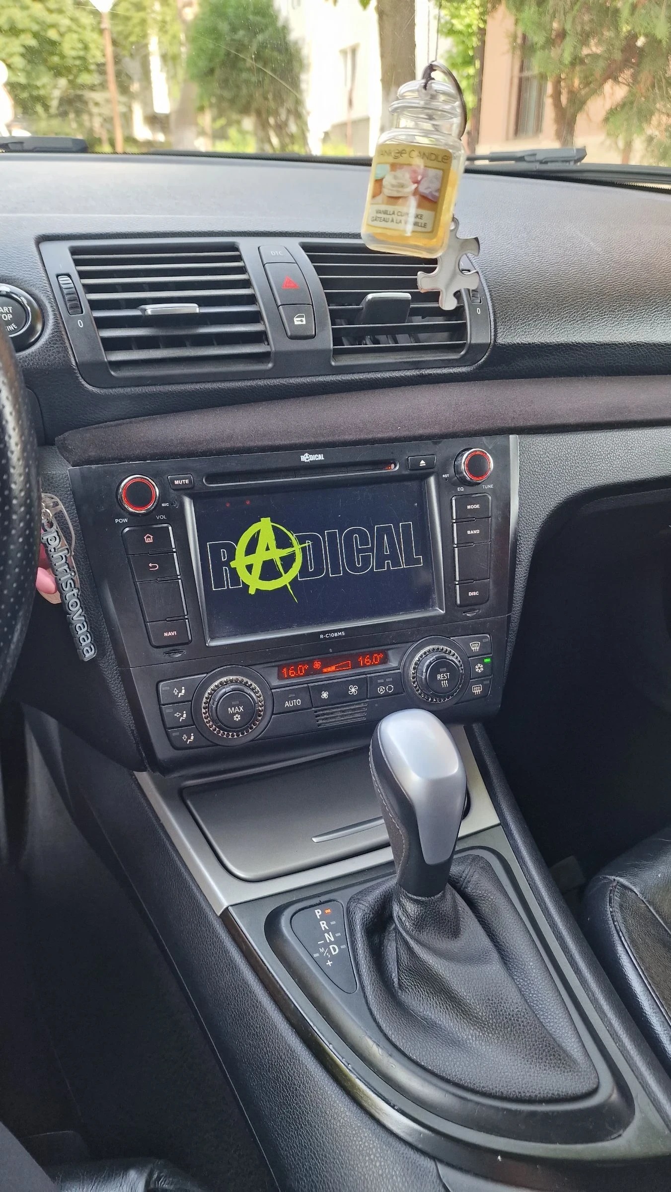 BMW 120 BMW 120d (163 к.с.) / Автомат / Кожа /Бартери, снимка 17 - Автомобили и джипове - 54742541