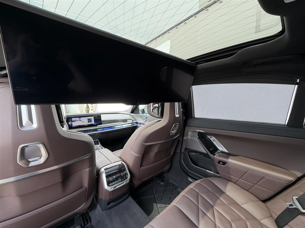 BMW 750 xDrive, снимка 11 - Автомобили и джипове - 54824286