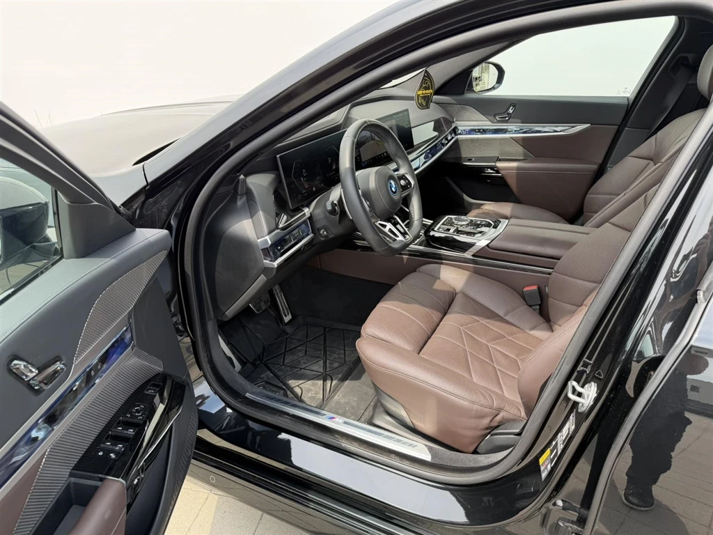 BMW 750 xDrive, снимка 8 - Автомобили и джипове - 54824286