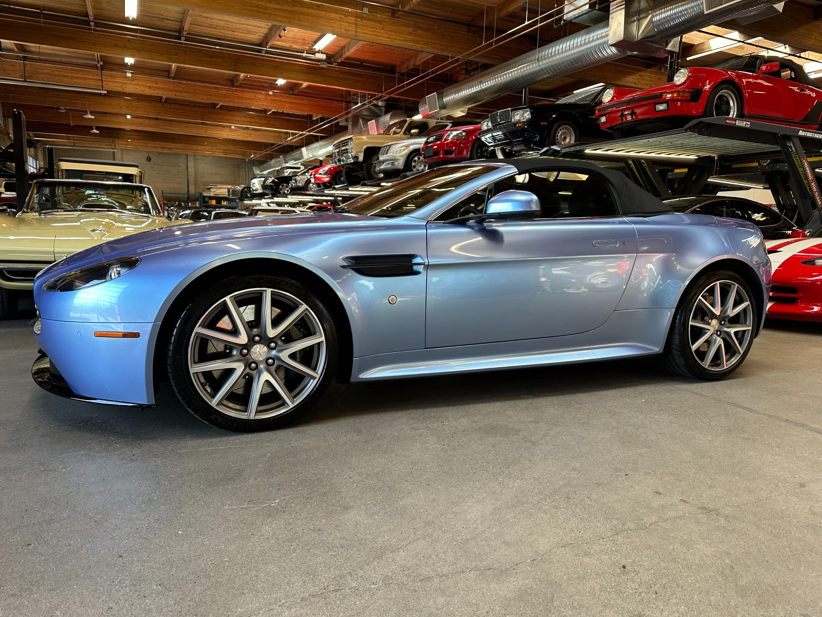 Aston Martin V8 Vantage S, снимка 3 - Автомобили и джипове - 55017938