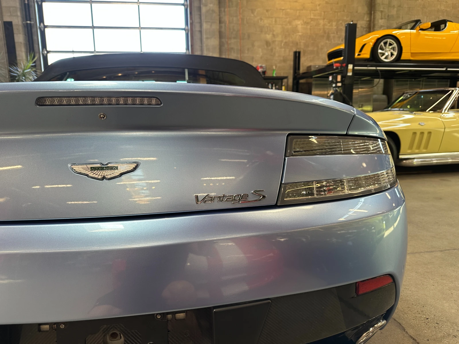 Aston Martin V8 Vantage S, снимка 8 - Автомобили и джипове - 55017938
