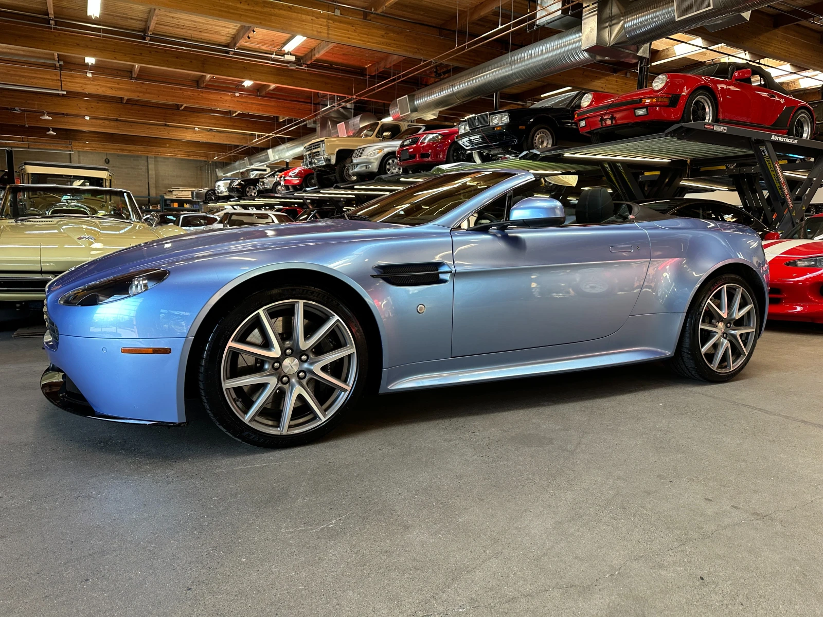 Aston Martin V8 Vantage S, снимка 2 - Автомобили и джипове - 55017938