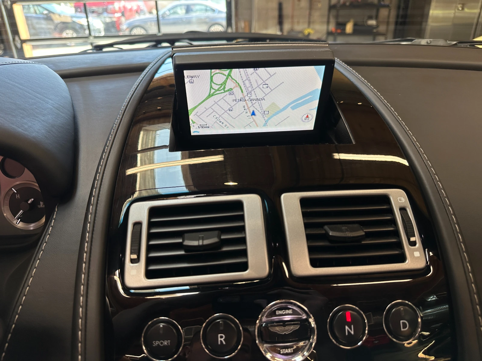 Aston Martin V8 Vantage S, снимка 15 - Автомобили и джипове - 55017938