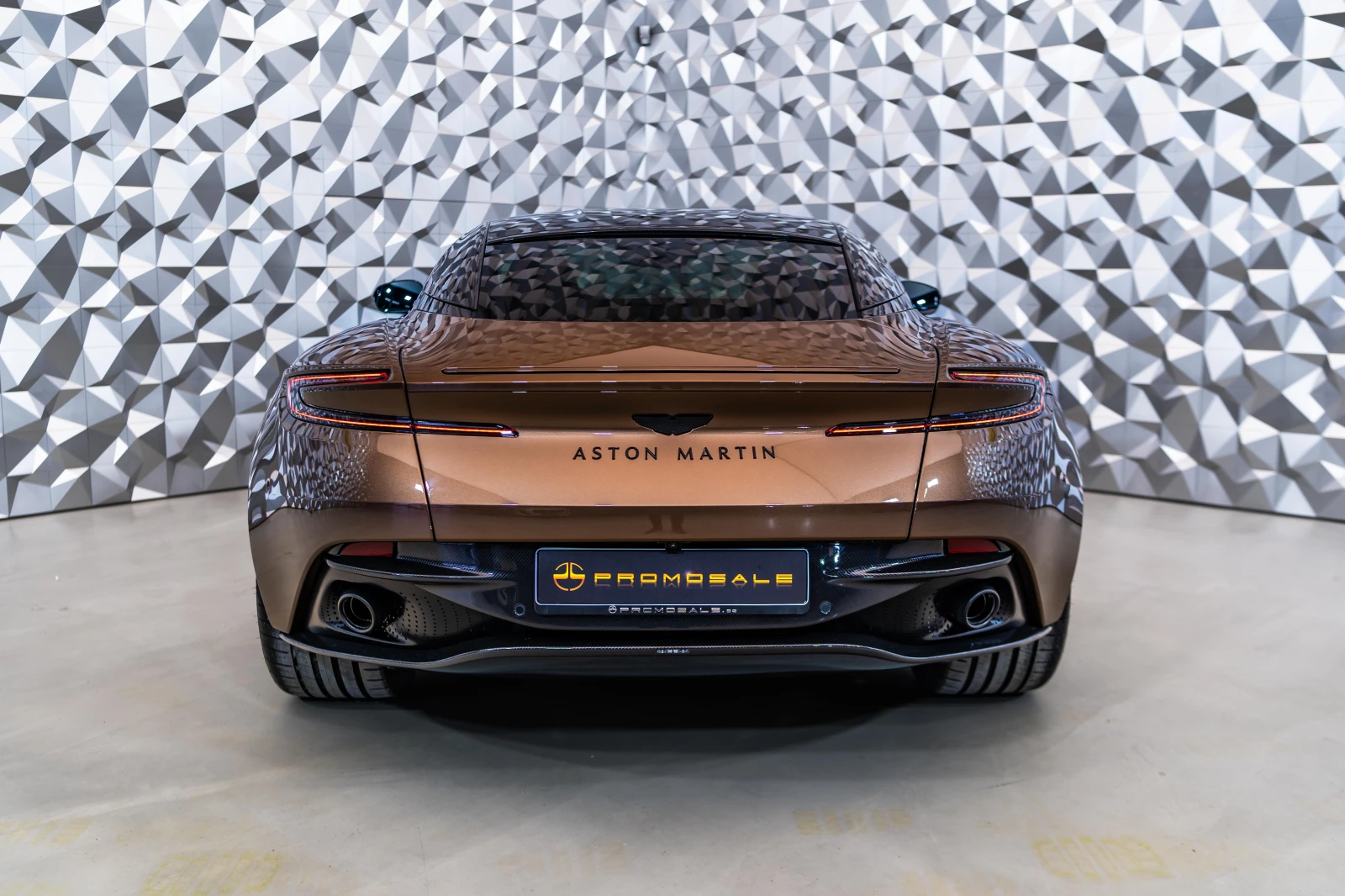 Aston Martin Други DB12 Coupe, снимка 5 - Автомобили и джипове - 55390474