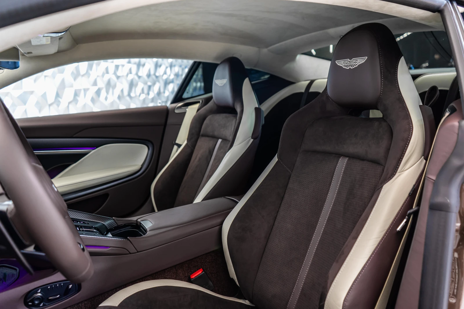 Aston Martin Други DB12 Coupe, снимка 12 - Автомобили и джипове - 55390474