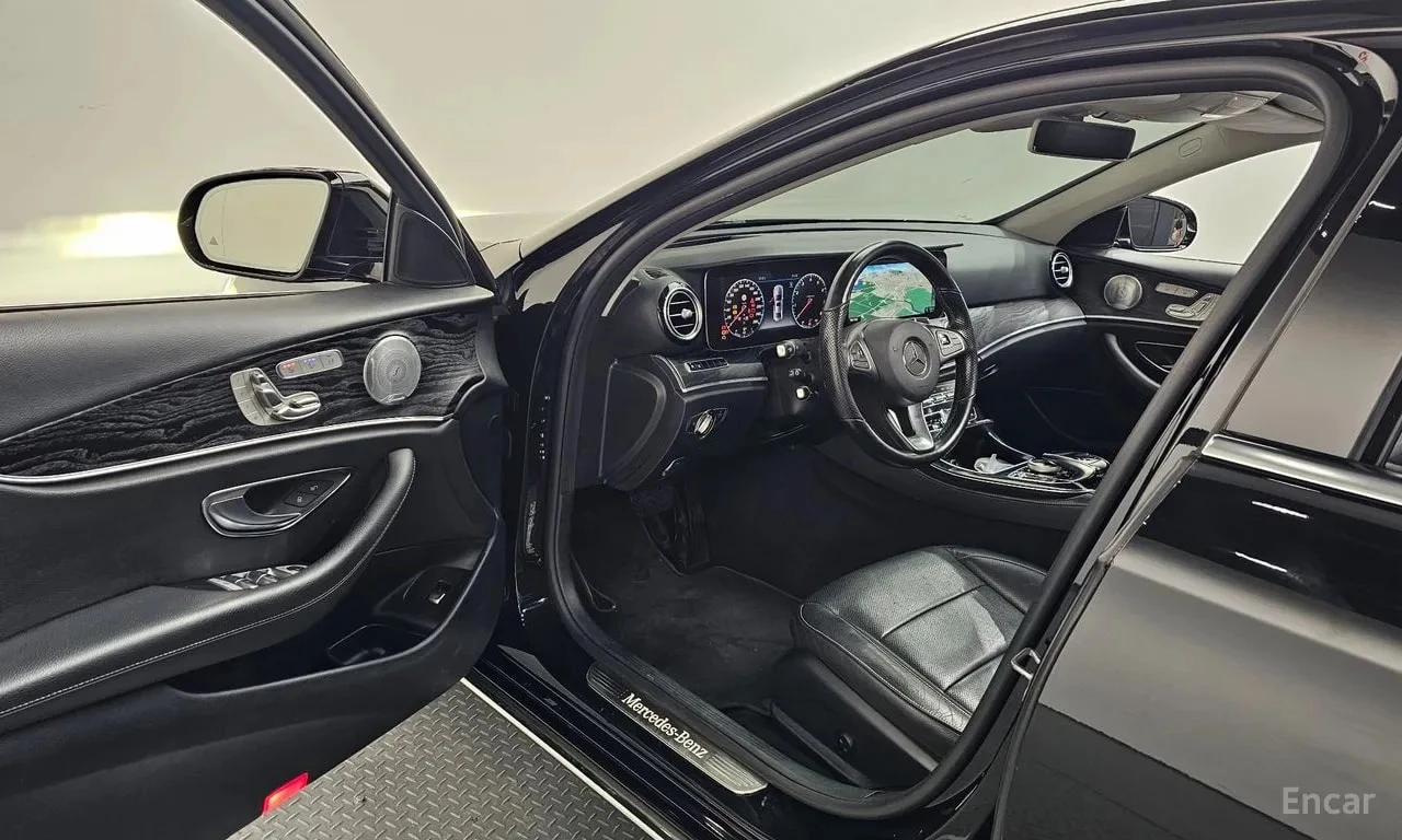 Mercedes-Benz E 300 * E300 4MATIC Avnatgarde * ЦЕНА ДО БГ, снимка 10 - Автомобили и джипове - 55800875