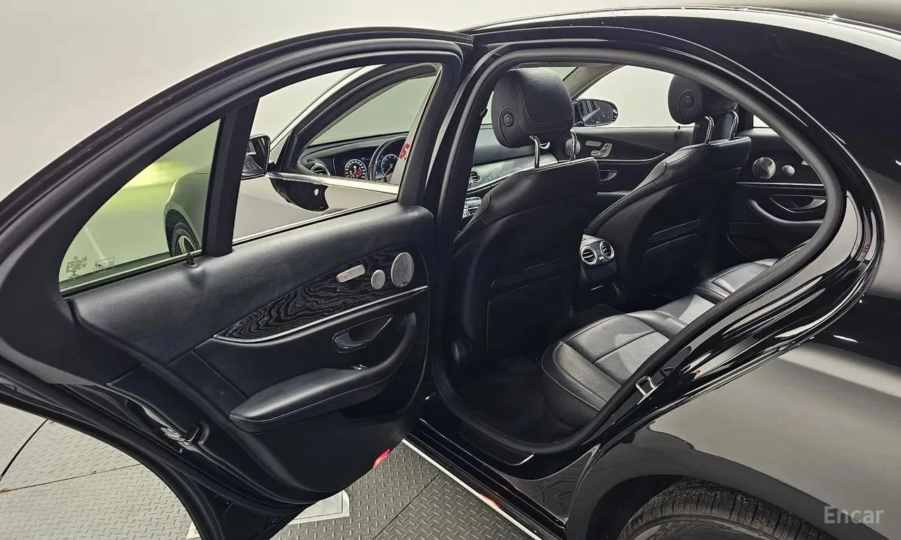 Mercedes-Benz E 300 * E300 4MATIC Avnatgarde * ЦЕНА ДО БГ, снимка 16 - Автомобили и джипове - 55800875