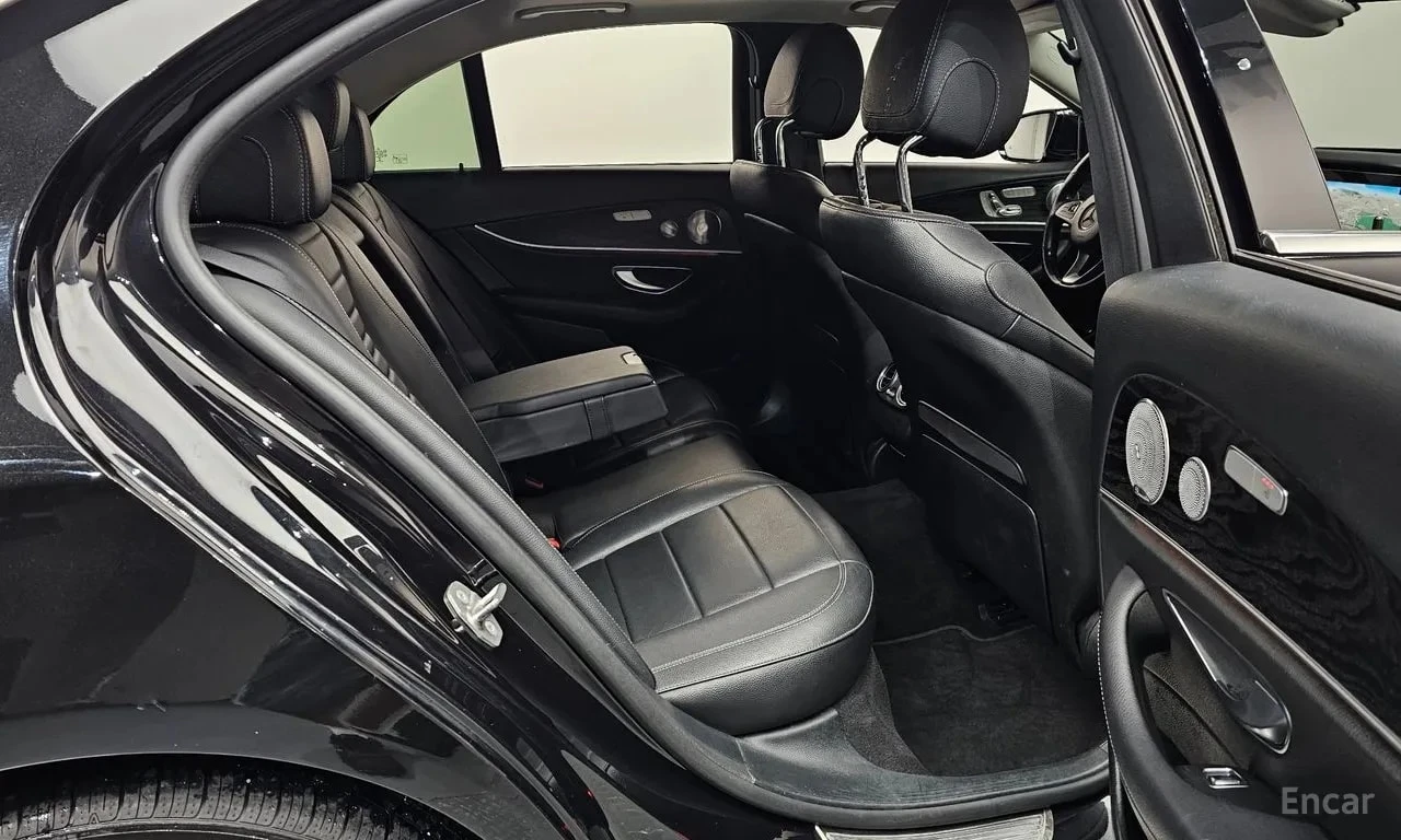 Mercedes-Benz E 300 * E300 4MATIC Avnatgarde * ЦЕНА ДО БГ, снимка 12 - Автомобили и джипове - 55800875