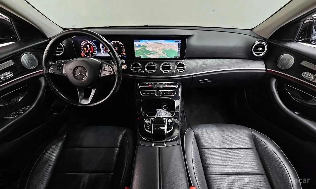 Mercedes-Benz E 300 * E300 4MATIC Avnatgarde * ЦЕНА ДО БГ, снимка 7 - Автомобили и джипове - 55800875