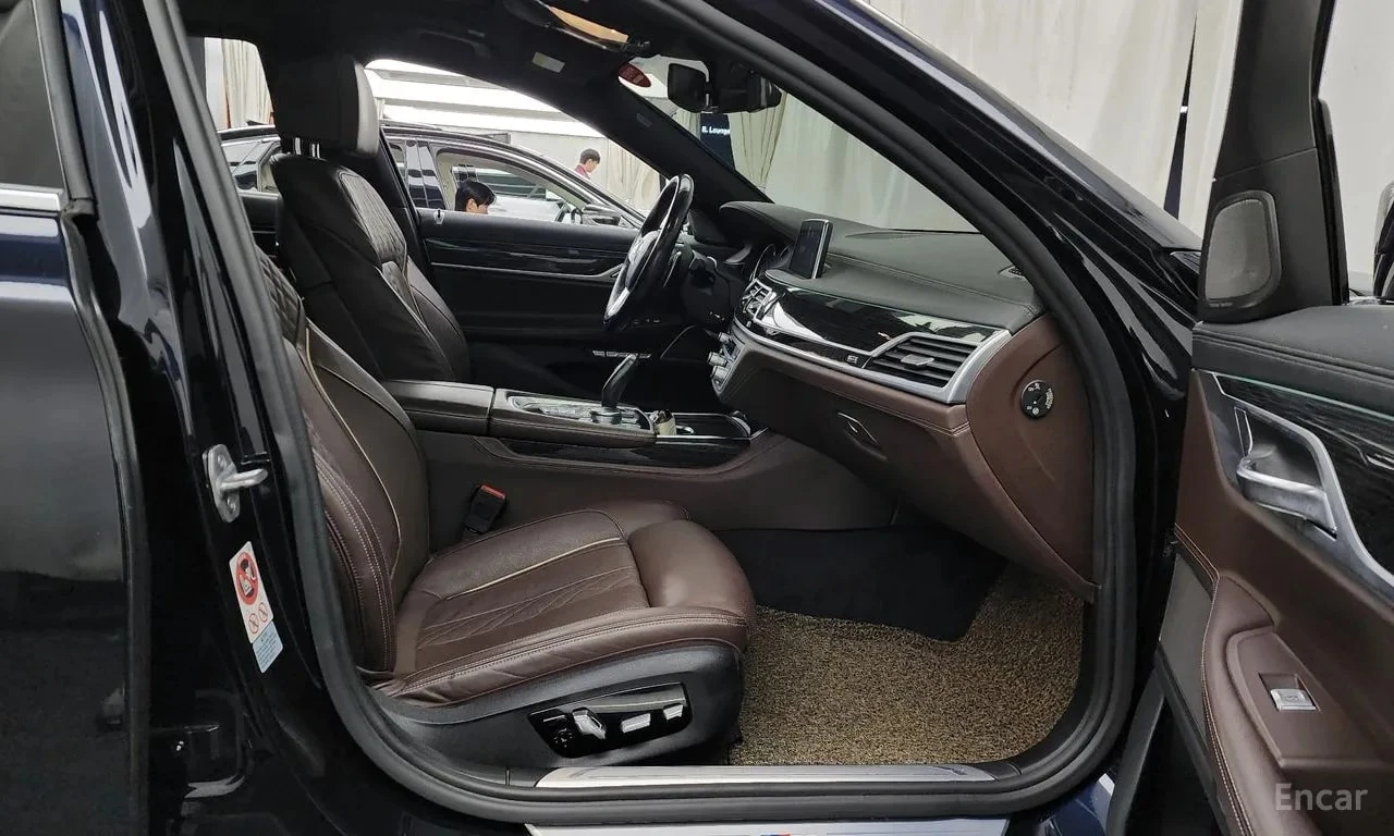 BMW 730 * 730d xDrive M Sport * ЦЕНА ДО БГ, снимка 11 - Автомобили и джипове - 55876834