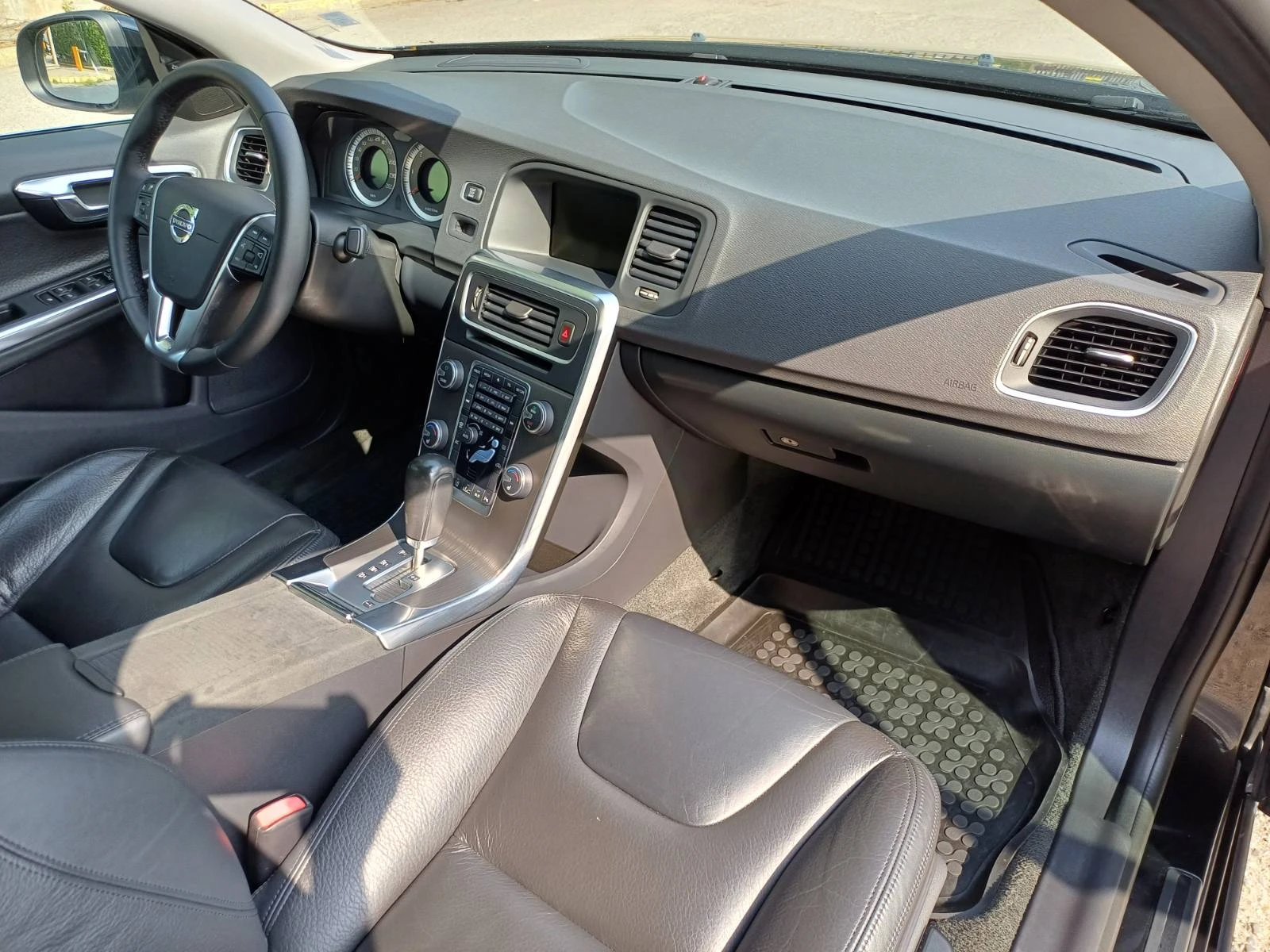 Volvo S60 2.4 D5 AWD, снимка 12 - Автомобили и джипове - 55901989
