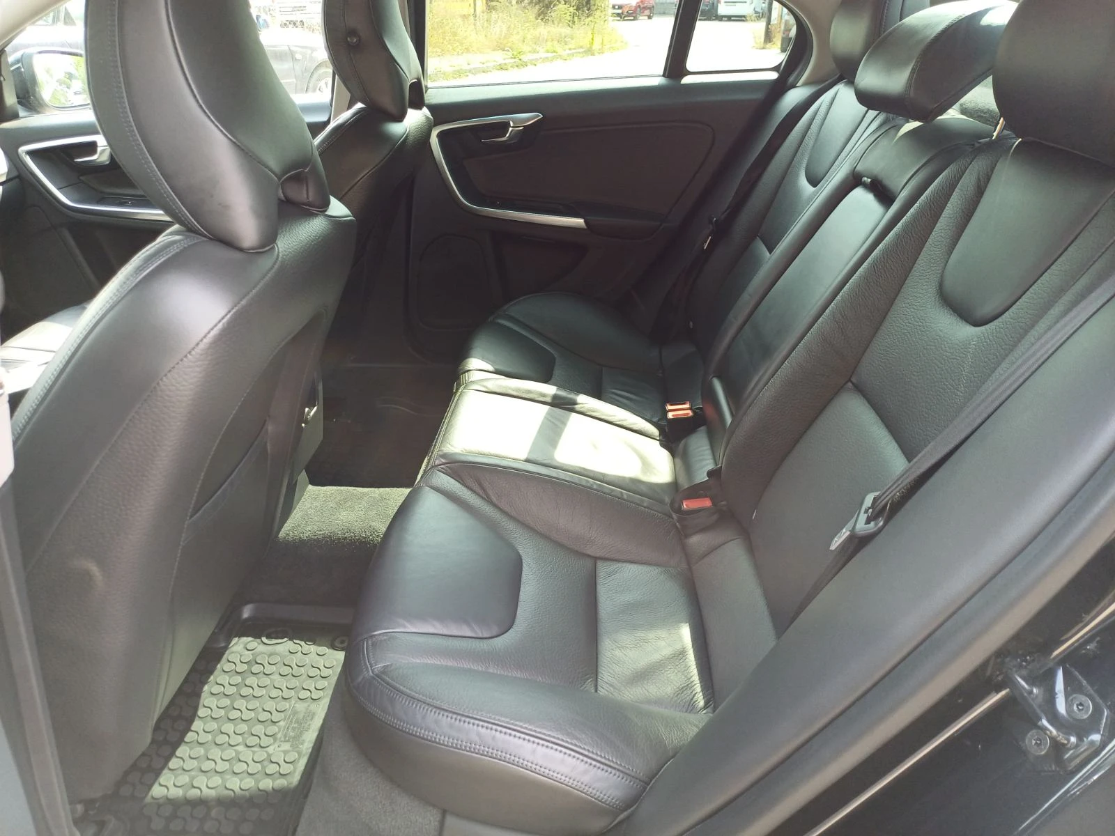 Volvo S60 2.4 D5 AWD, снимка 15 - Автомобили и джипове - 55901989