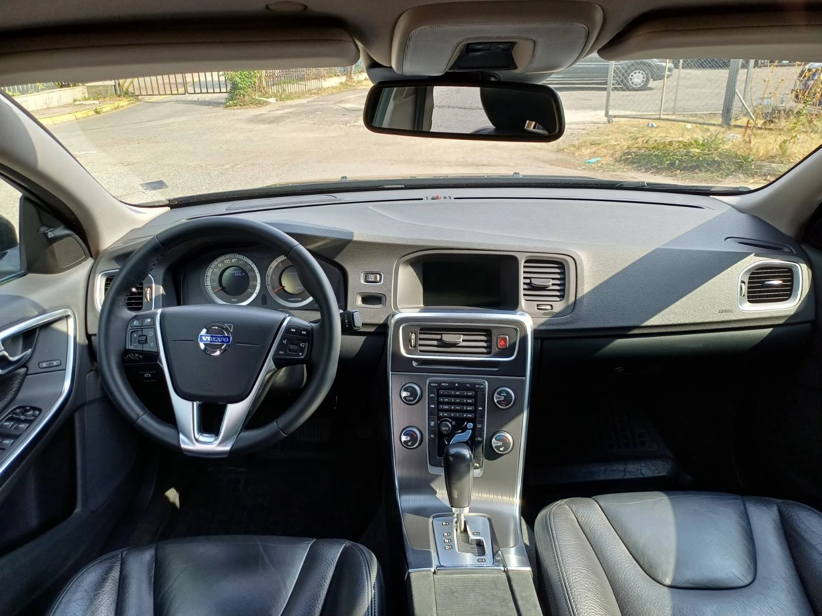 Volvo S60 2.4 D5 AWD, снимка 9 - Автомобили и джипове - 55901989