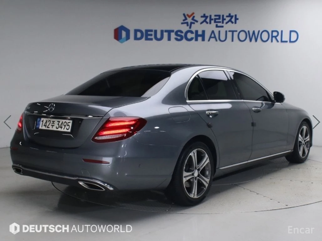 Mercedes-Benz E 300 ДИГИТАЛНО* ТАБЛО* ОБДУХВАНЕ* 360КАМЕРА* ХЕДЪП* , снимка 2 - Автомобили и джипове - 55971725