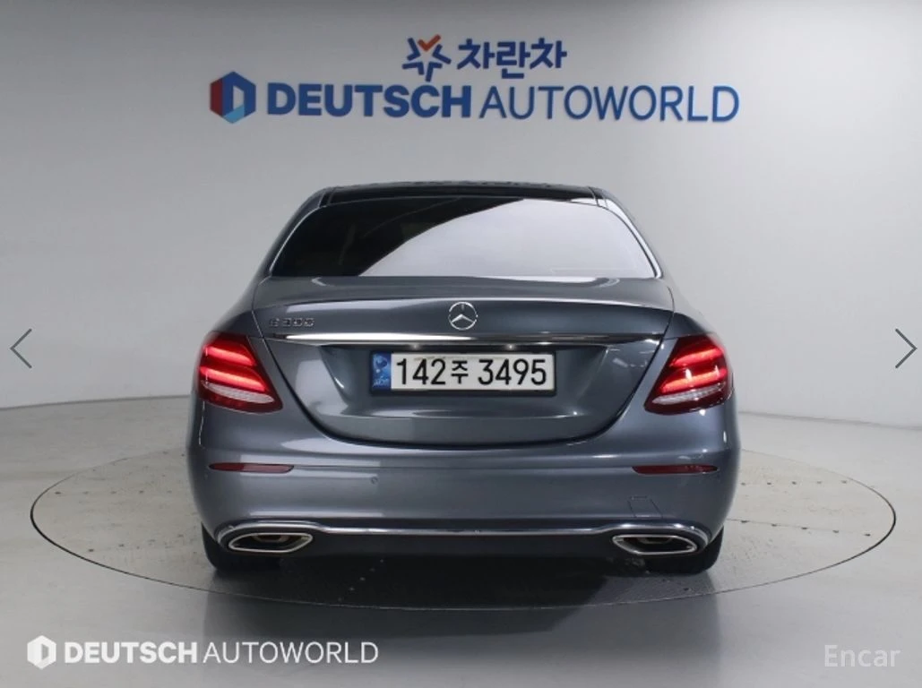 Mercedes-Benz E 300 ДИГИТАЛНО* ТАБЛО* ОБДУХВАНЕ* 360КАМЕРА* ХЕДЪП* , снимка 4 - Автомобили и джипове - 55971725
