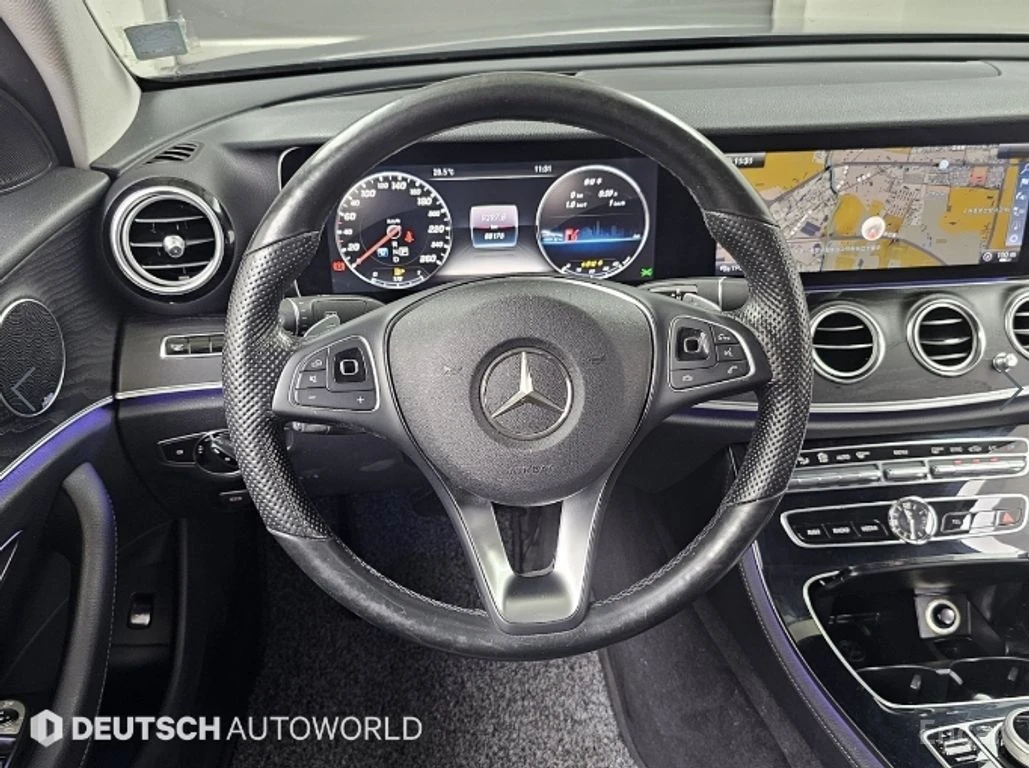 Mercedes-Benz E 300 ДИГИТАЛНО* ТАБЛО* ОБДУХВАНЕ* 360КАМЕРА* ХЕДЪП* , снимка 7 - Автомобили и джипове - 55971725