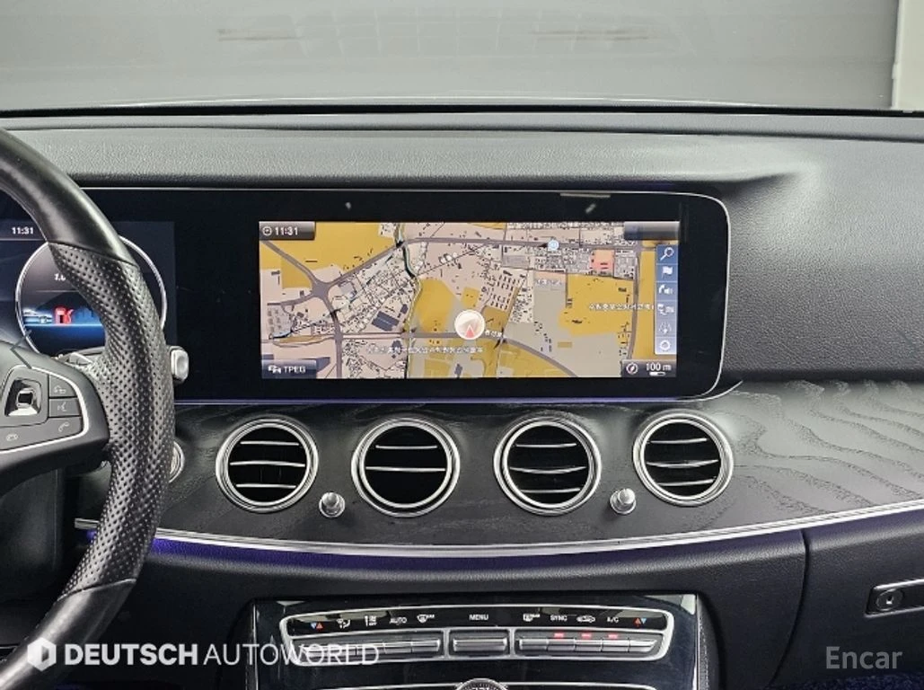Mercedes-Benz E 300 ДИГИТАЛНО* ТАБЛО* ОБДУХВАНЕ* 360КАМЕРА* ХЕДЪП* , снимка 8 - Автомобили и джипове - 55971725