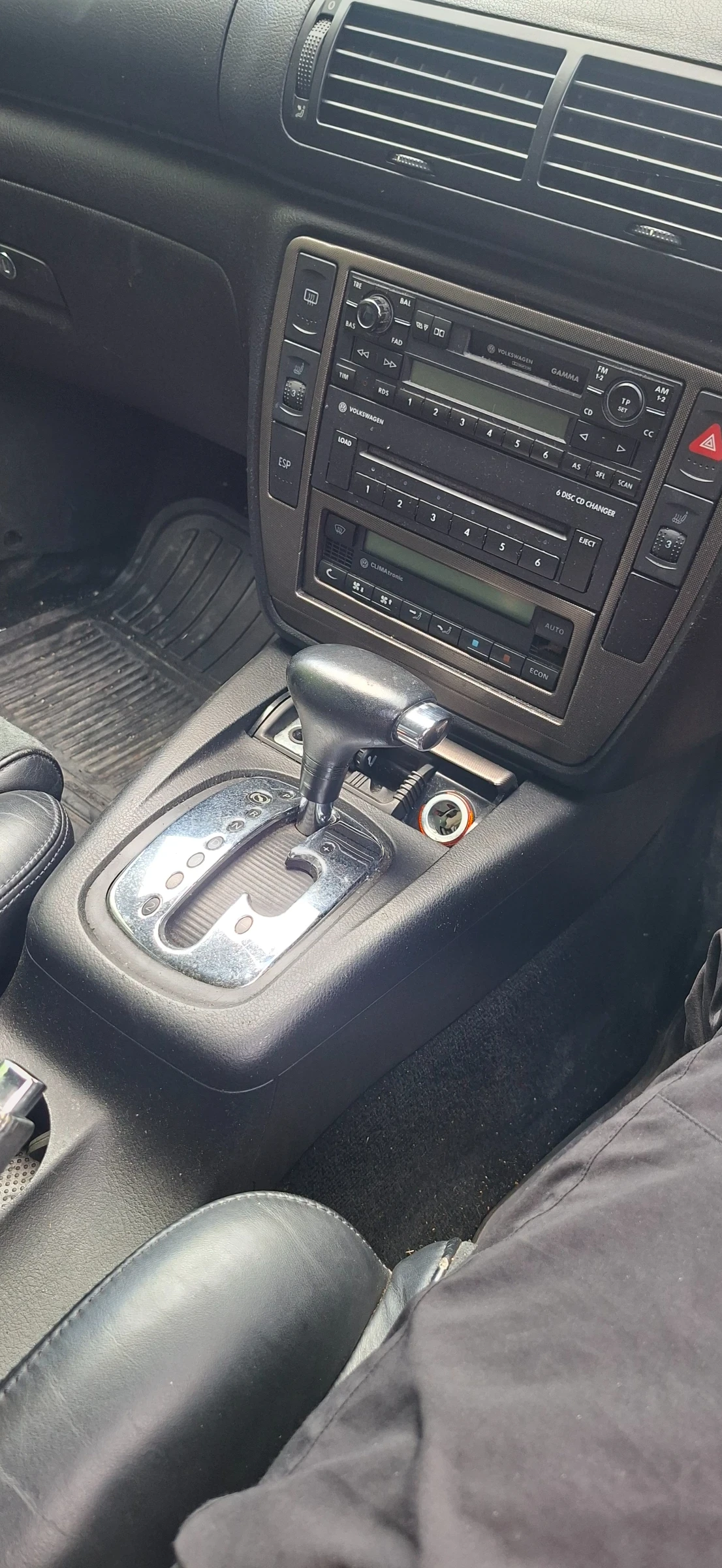 VW Passat 2.5 TDI V6, снимка 4 - Автомобили и джипове - 56309693