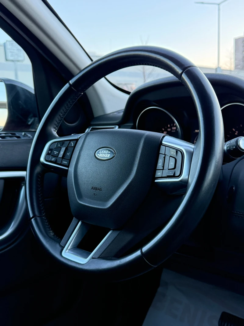 Land Rover Discovery Sport 2.0D* 4X4* 146000км* Сервизна история* , снимка 11 - Автомобили и джипове - 52937644
