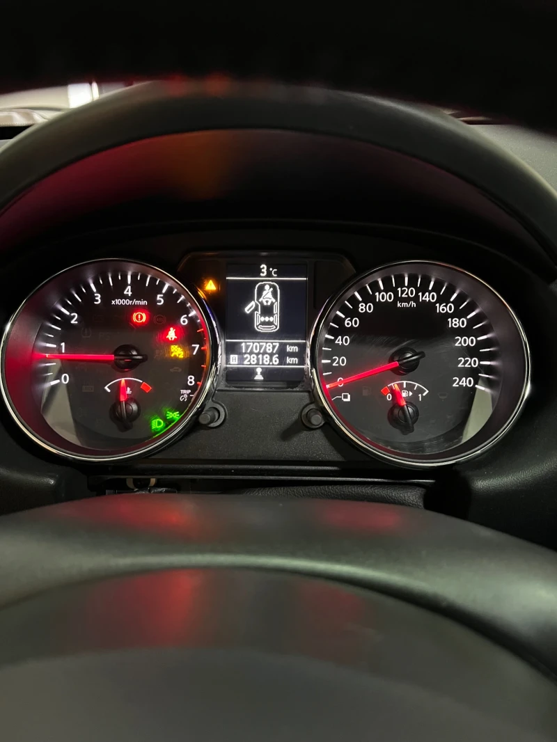 Nissan Qashqai, снимка 12 - Автомобили и джипове - 53132747