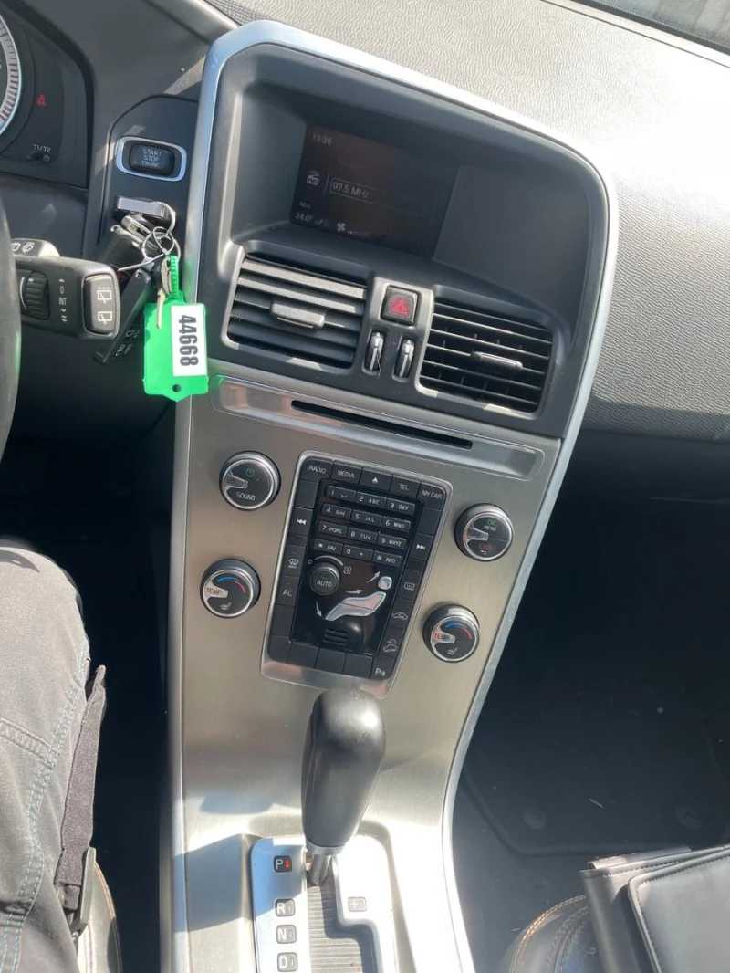 Volvo XC60 2.4D 224 SUMMUM, снимка 5 - Автомобили и джипове - 53580469