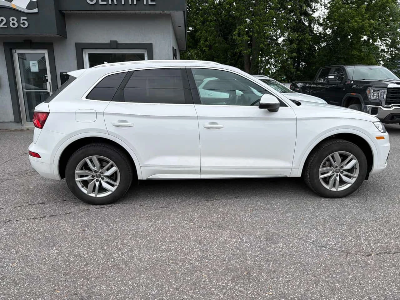 Audi Q5 * Komfort * CARFAX * БЕЗ ПЪРВОНАЧАЛНА ВНОСКА, снимка 3 - Автомобили и джипове - 54978619