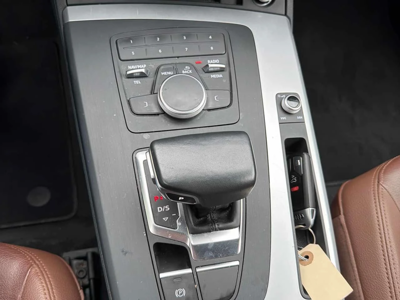 Audi Q5 * Komfort * CARFAX * БЕЗ ПЪРВОНАЧАЛНА ВНОСКА, снимка 10 - Автомобили и джипове - 54978619