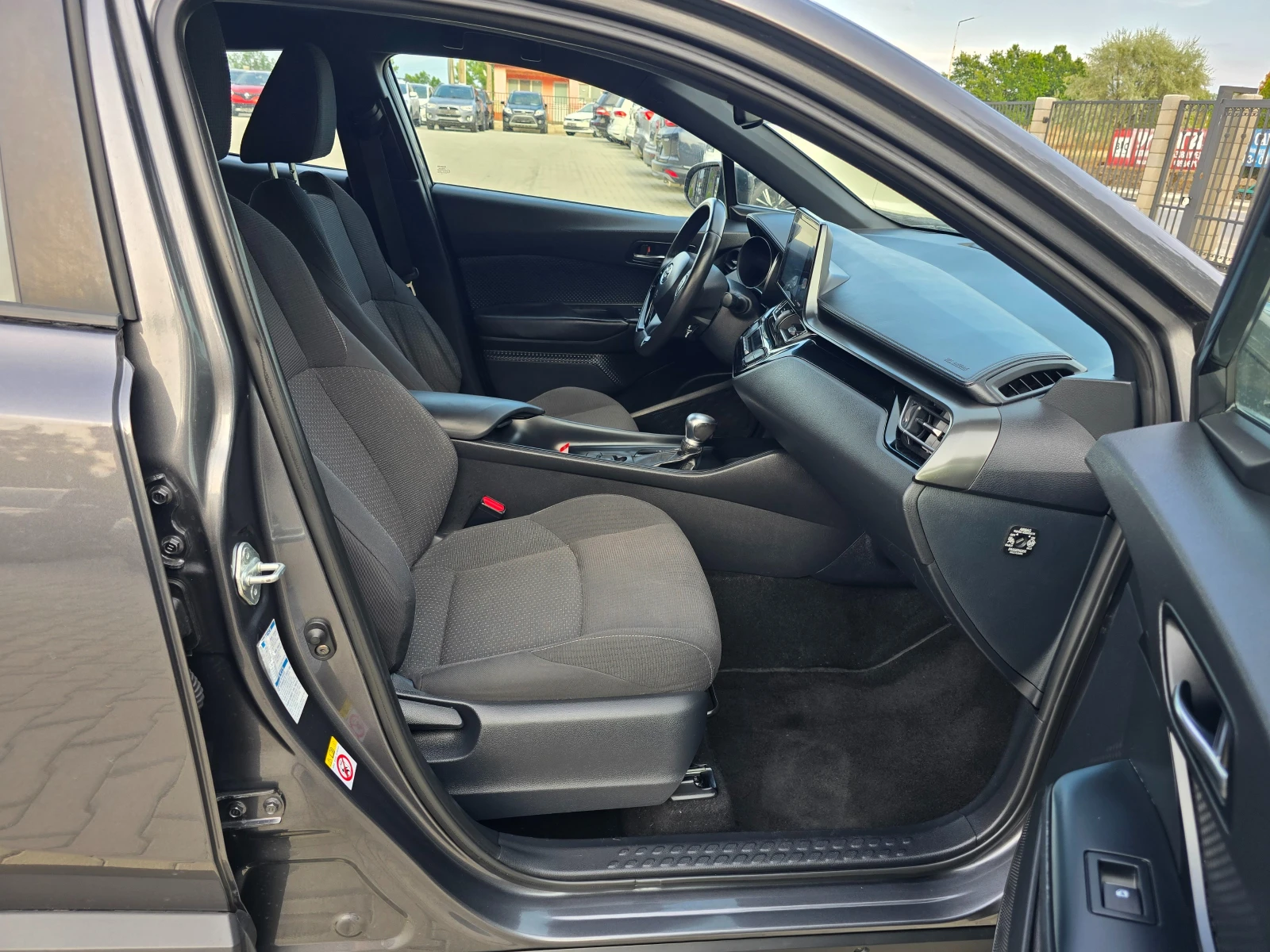 Toyota C-HR 1.2T, 4x4, Автомат, Камера, Дистроник, 124000км.!, снимка 13 - Автомобили и джипове - 55320303