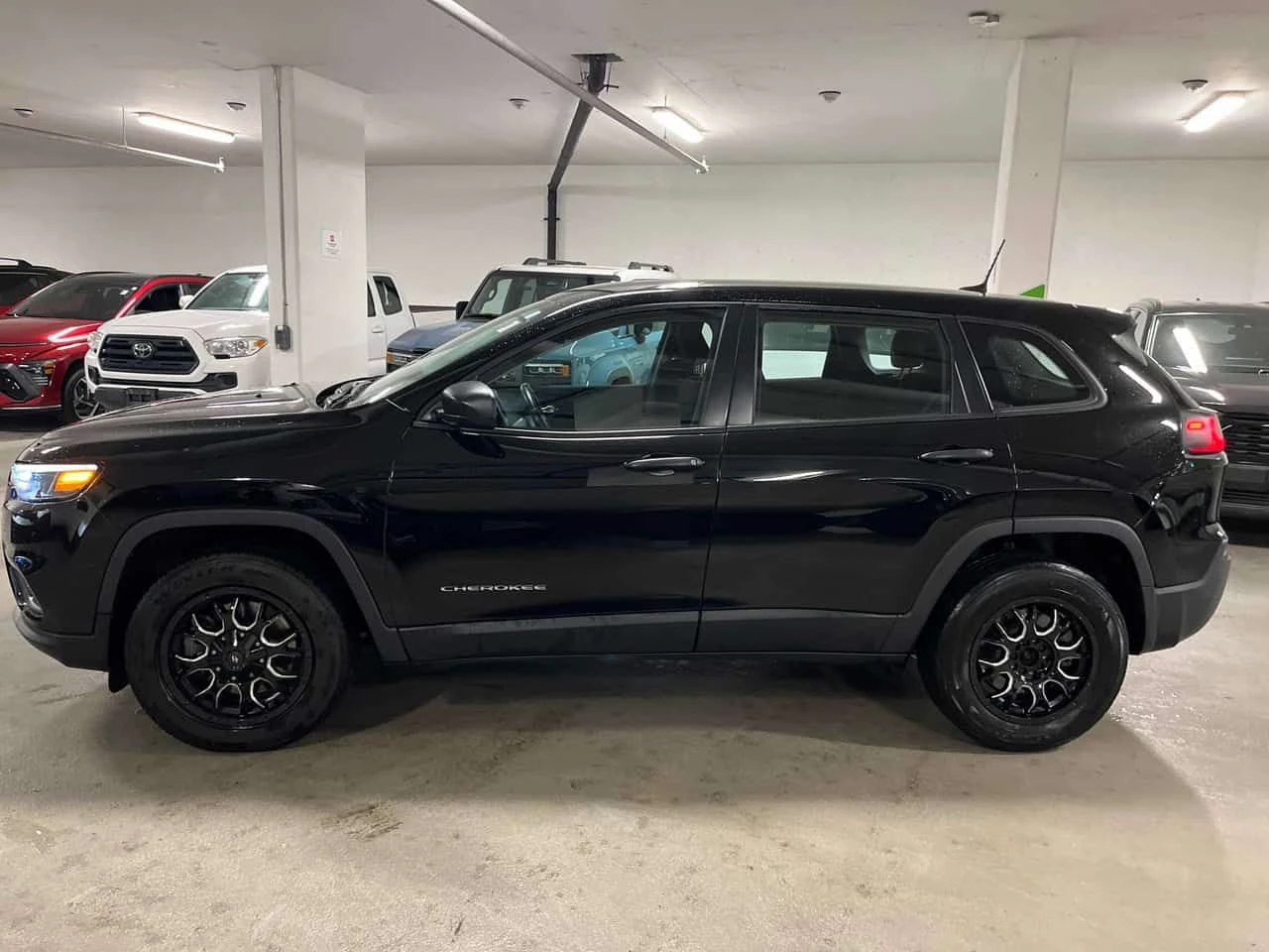 Jeep Cherokee * Sport * CARFAX * ЦЕНА ДО БГ, снимка 2 - Автомобили и джипове - 55468445