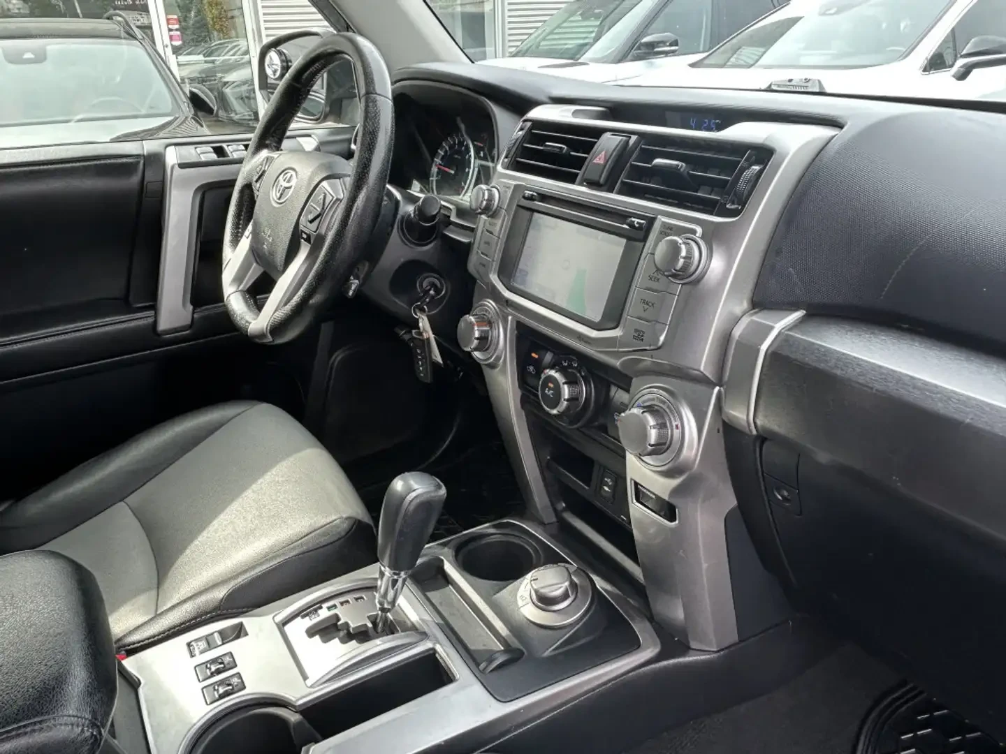 Toyota 4runner SR5* AWD* Кожа* Шибедах* ФИКС ЦЕНА, снимка 13 - Автомобили и джипове - 55749743