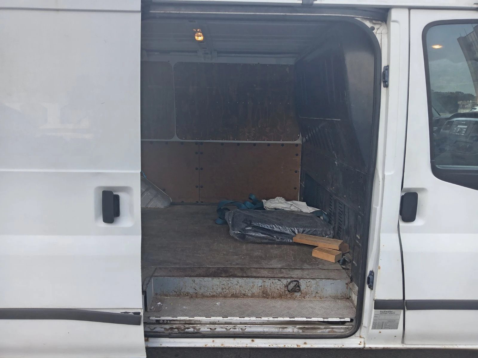 Ford Transit 330S/85KW - изображение 10