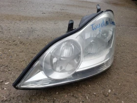Ляв фар за Toyota Avensis Verso 2001-2003г.....99226-81017......, снимка 3