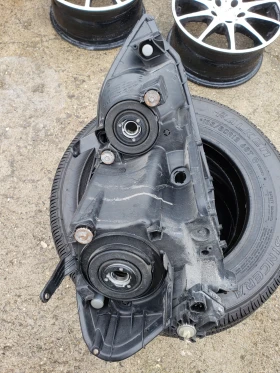 Ляв фар за Toyota Avensis Verso 2001-2003г.....99226-81017......, снимка 7